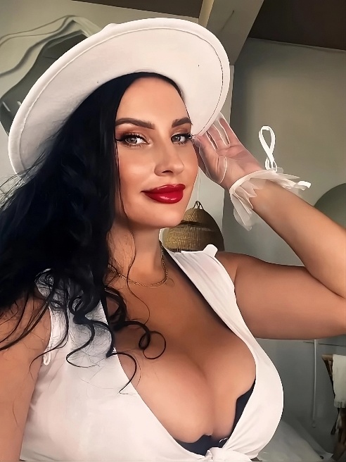 Всем привет ❤️Приглашаю в гости , я сногсшибательная , привлекательная, притягательная,МЕГАсексуальная,Модель , веду свой канал ❤️❤️❤️