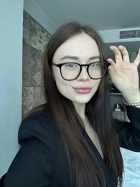 Я девушка с шикарной спортивной попкой! Обаятельная и легкая на подъем. Пиши 💗💋