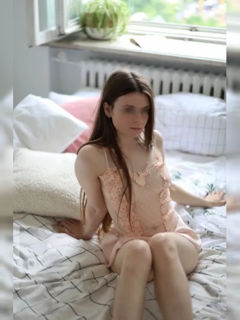 Миниатюрная, нежная и юная. Встречи днём до 19 часов 💖 Выезд по всей Москве или снимаю номер в отеле. ТГ-канал внизу ⬇️
