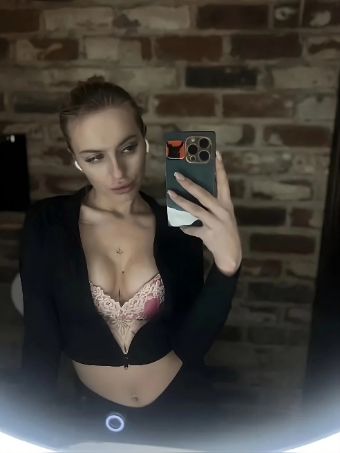Твоя обояшка-целовашка, я тут ради взаимного удовольствия!💋💖😋