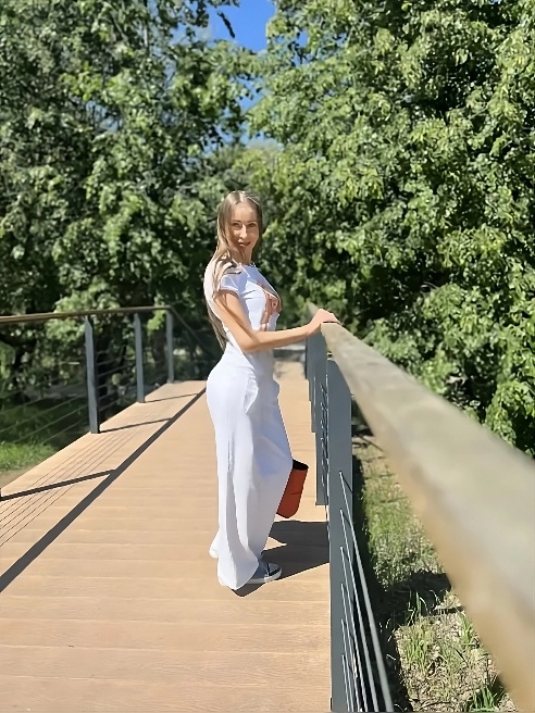 Я обожаю ласковые и нежные встречи 👄
Чувственна и нежна, а сервис огонь 🔥 
Анкета соответствует на 💯