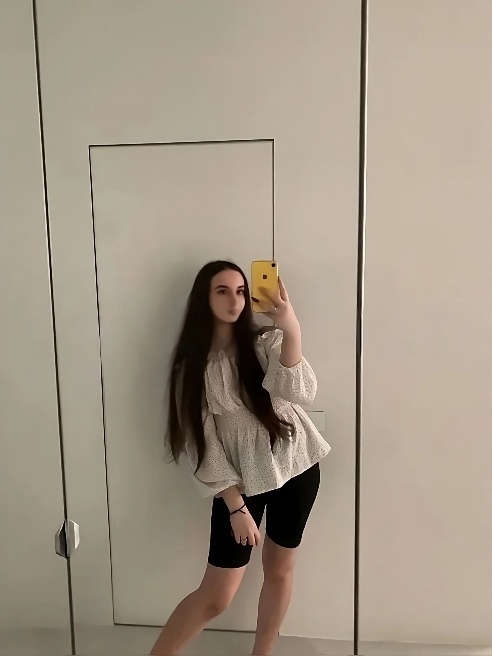 Привет, котенок! 🖤 Меня зовут Кристина, приехала в Москву ненадолго