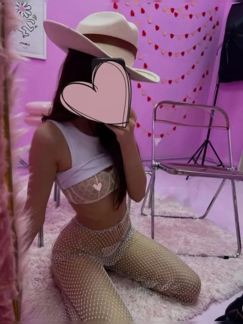 Натуральная и миниатюрная девочка в поиске очаровательного мужчины💋