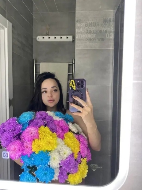 Привет, искатель огня и страсти! Я - София, твой пылкий и пытающийся разжечь в тебе пламя страсти.