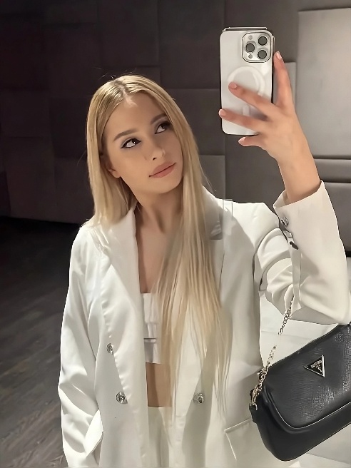 Кошечка,мррр🐈‍⬛💕
Все встречи в формате GFE💋