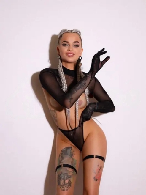 Приветик😻Меня зовут Алиса, мне 21, и я бывшая вебкам модель😻впервые тут, очень жду тебя в гости 💎😻