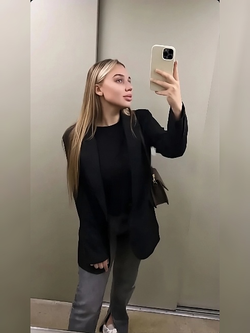 Читай полное описание💋👇🏻
Выезд от 2-х часов.Сохрани мой номер, так ты сможешь связаться со мной , если анкета выключена💞