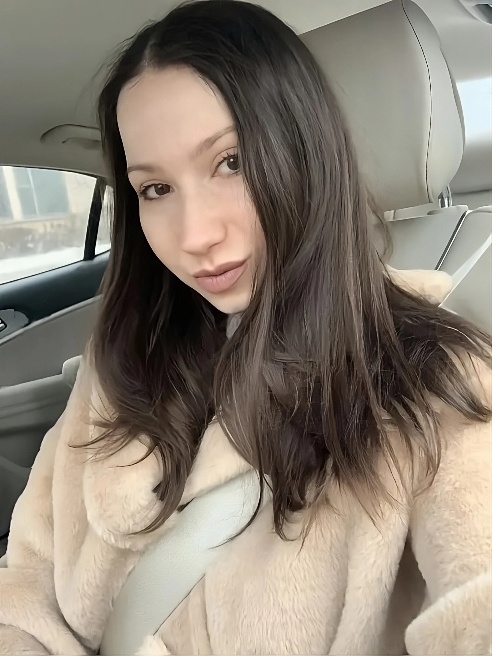В детстве смотрела порно вместо Диснея 😅

Обожаю вирт ❤️ Не скрываю личико 🥰 Давай кончим вместе?