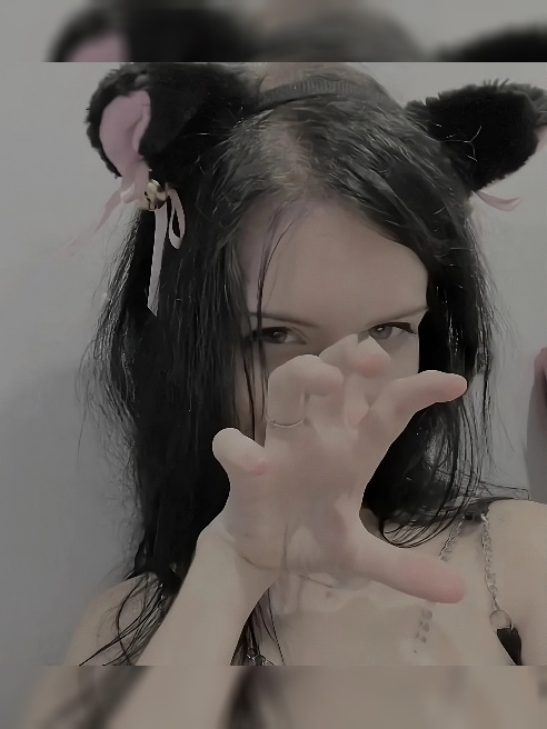 Приветики!) Я Ксюша и именно я проведу тебя в мир разврата🥵 
Маленькая, милая и очень пошлая:3 как твоя девушка, только лучше!)🍒