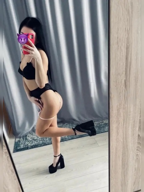 🖤 Яркая сексуальная брюнетка 🐈‍⬛