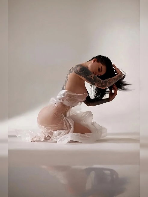 Яркая tattoo модель с бразильскими формами💎