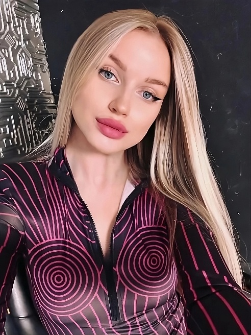 Хочешь испытать настоящее воплощение страсти? Я та, кто сделает твои самые сокровенные фантазии реальностью. Хочешь испытать настоящее воплощение страсти? Я та, кто сделает твои самые сокровенные фантазии реальностью.