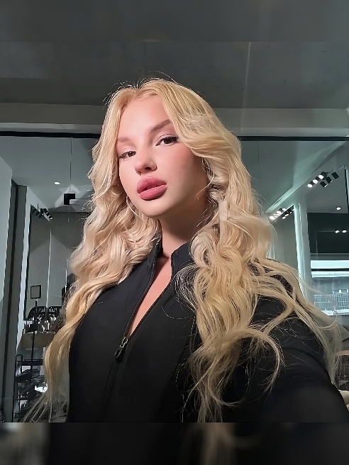 Привет:) меня зовут Ева💋 Каждый день веду свой тг канал❤️
https://t.me/imbarbieeva
