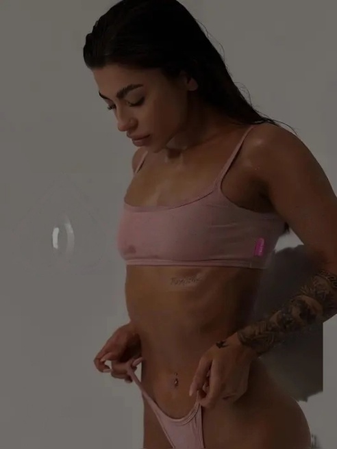 Жгучая брюнетка💋