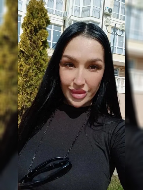 Ты открываешь для себя мир, где страсть и наслаждение сливаются в одно целое, где каждое касание пробуждает огонь внутри