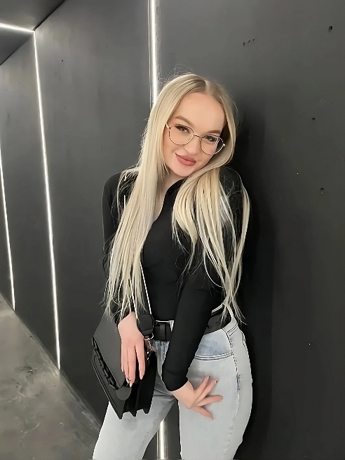 Всем приветик ,Я Лиза ❤️
Очень люблю мужчин и секс ❤️всегда рада новым знакомствам 💖😊