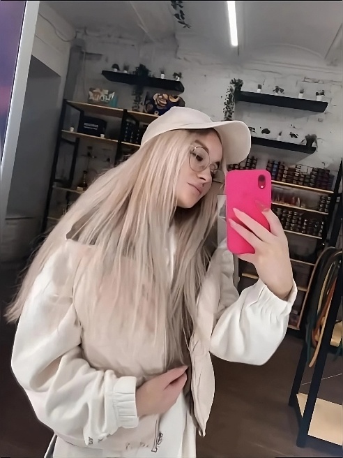 Всем приветик ,Я Лиза ❤️
Очень люблю мужчин и секс ❤️всегда рада новым знакомствам 💖😊