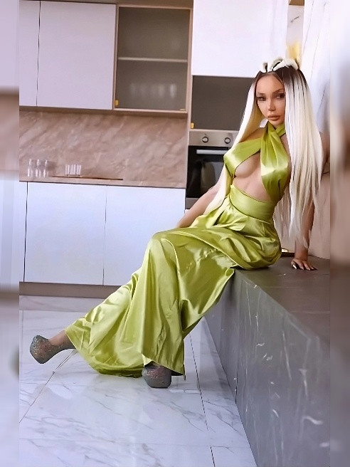 Красавица с космической внешностью и впечатляющим перечнем услуг!