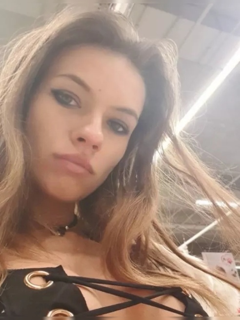 Привет💋 я Lika Zolotse! 

Я могу быть любой, от аристократичной леди до маленькой бесстыжей развратницы!