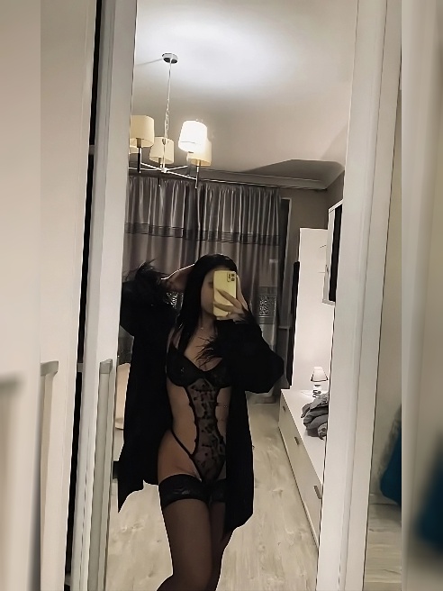 Новенькая девочка на сайте! 
Без опыта в сфере! 
Мбр включен  в часик 😍💦