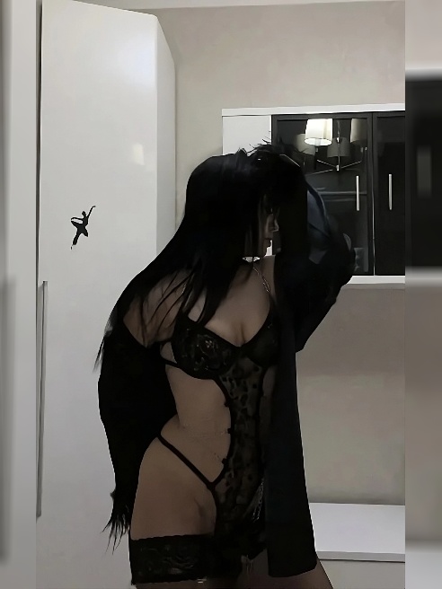 Новенькая девочка на сайте! 
Без опыта в сфере! 
Мбр включен  в часик 😍💦