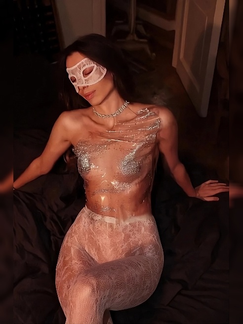 У меня сладкий голос, обольстительный взгляд, точеная фигура😈🔞🤤