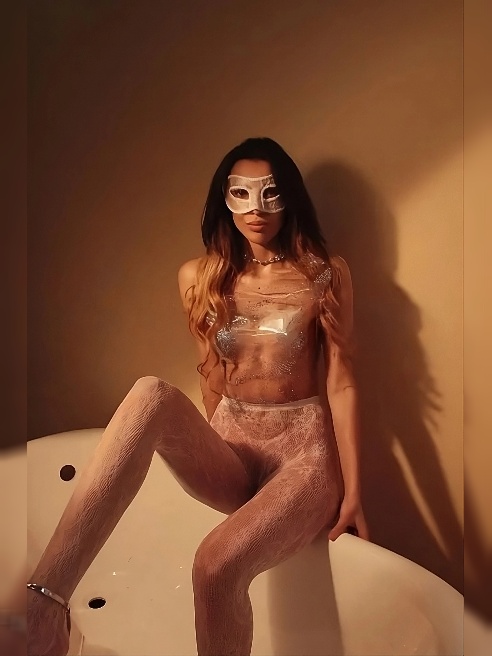 У меня сладкий голос, обольстительный взгляд, точеная фигура😈🔞🤤