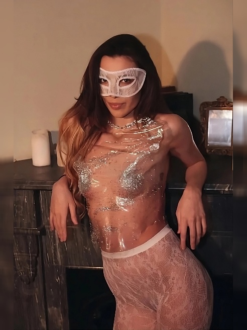 У меня сладкий голос, обольстительный взгляд, точеная фигура😈🔞🤤
