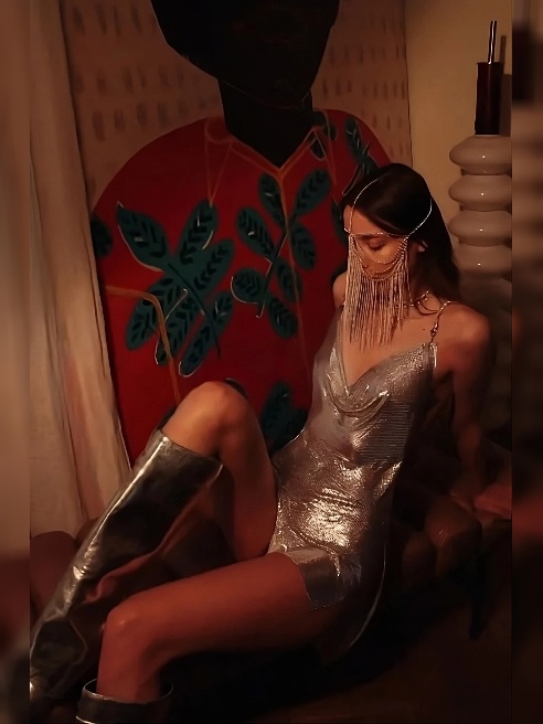 У меня сладкий голос, обольстительный взгляд, точеная фигура😈🔞🤤