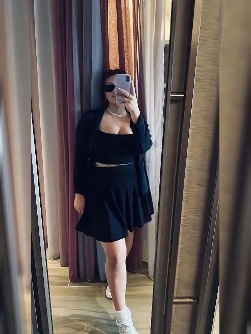 Сладкая и пышная девочка ждет своего страстного любовника 🥰