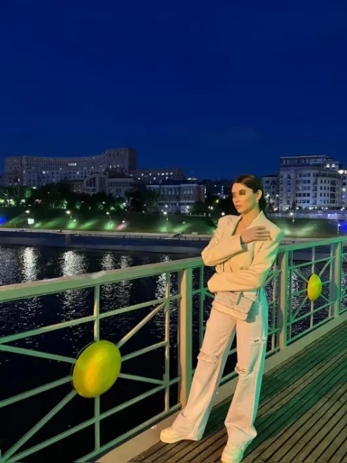 Выезд от двух часов )
