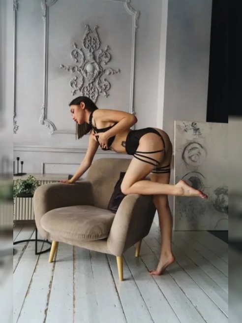 Что выберешь-нежность и ласка или чуть погрубее? Или совместим?😈 Со мной никогда не бывает скучно и сухо 💦) 🔞Фото мои. Что выберешь-нежность и ласка или чуть погрубее? Или совместим?😈 Со мной никогда не бывает скучно и сухо 💦) 🔞Фото мои.