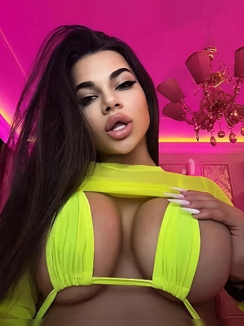 Модель PLAYBOY обложка журнала июль 
Снималась в порно 
Нимфоманка  , с сочными дырочками и формами , хочу трахаться постоянно
