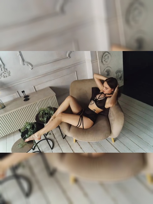 Что выберешь-нежность и ласка или чуть погрубее? Или совместим?😈 Со мной никогда не бывает скучно и сухо 💦) 🔞Фото мои.
