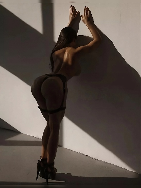 Девушка журнала обложки PLAYBOY 😍
Профессиональная спортсменка 
Горячая и страстная  , жду тебя 💋
