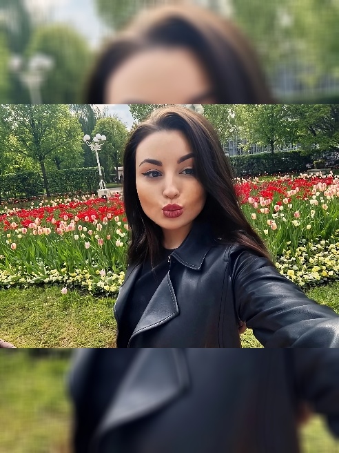 Приветствую, мой горячий спутник! Я - твоя страстная огненная нимфа, готовая увлечь тебя в мир, где желание горит яркими красками