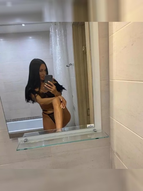 🏡Живу одна, без подруг и домашних животных в уютной и всегда чистой квартире с высокими потолками.