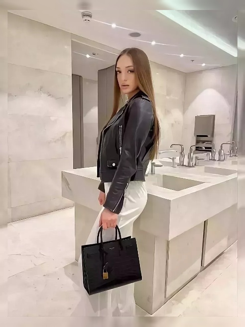Познакомимся?
Меня зовут Татьяна
Tina псевдоним ✔️
Буду рада встрече с тобой ❤
