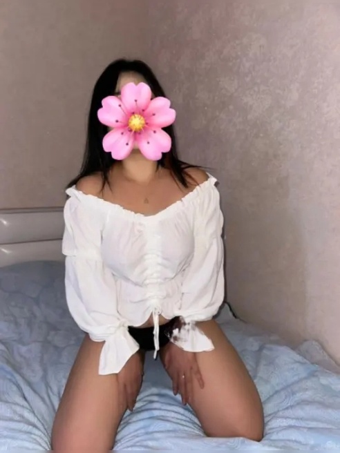 Привет, милый, меня зовут Лесли) 🥰

Я очень горячая время со мной летит незаметно. 😘Очень ласковая и нежная, во всех смыслах! ❤