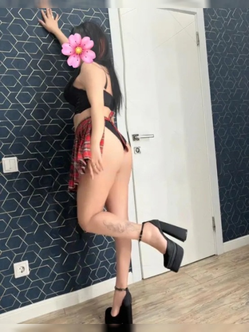 Привет, милый, меня зовут Лесли) 🥰

Я очень горячая время со мной летит незаметно. 😘Очень ласковая и нежная, во всех смыслах! ❤