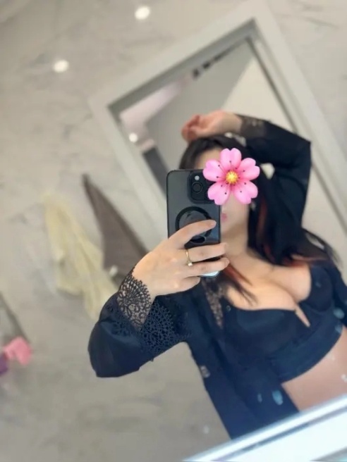 Привет, милый, меня зовут Лесли) 🥰

Я очень горячая время со мной летит незаметно. 😘Очень ласковая и нежная, во всех смыслах! ❤