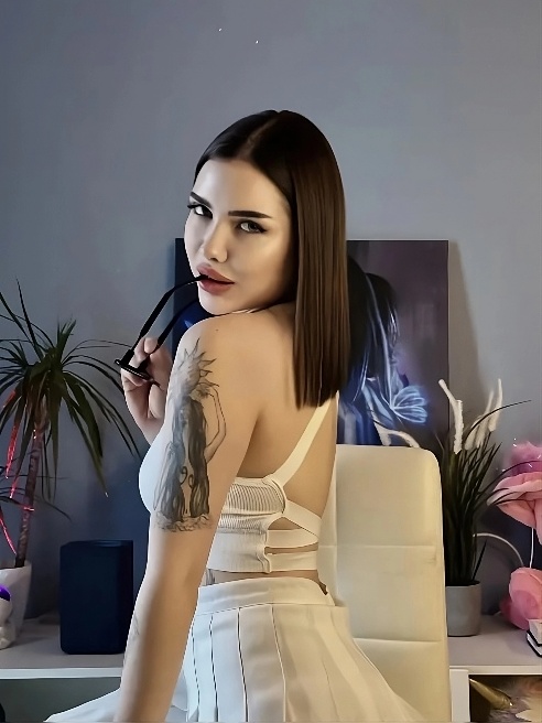 Привет, я Ева, милая и ласковая кошка, жду тебя в гости 💘