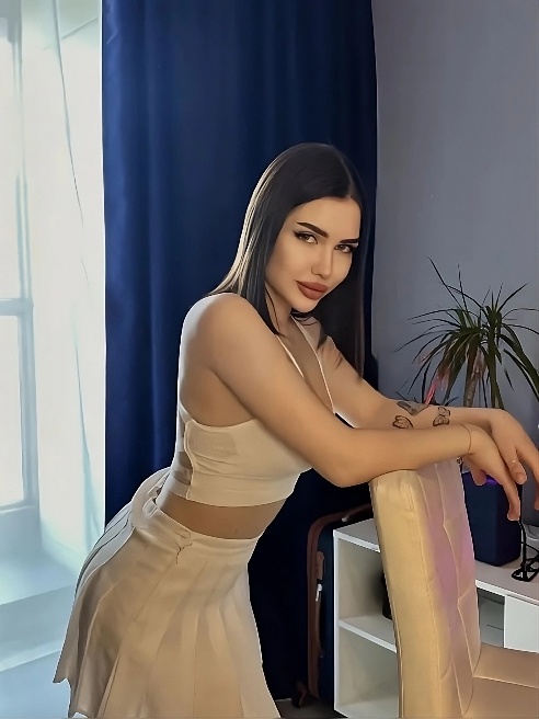 Привет, я Ева, милая и ласковая кошка, жду тебя в гости 💘