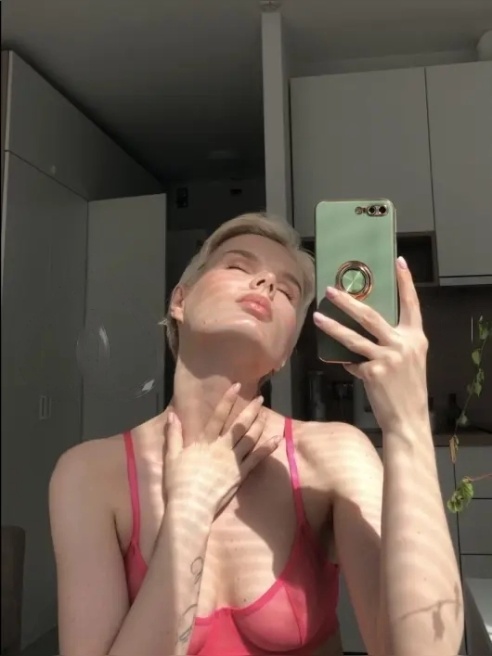 Привет, милый😘
Встречаюсь редко, поэтому, лови момент 😈