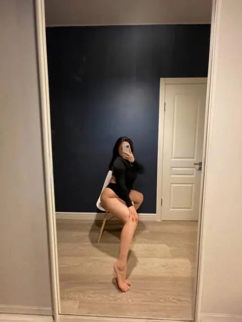 😛 💦 У меня такие мягкие губы, что мой минет настоящее наслаждение. Я могу делать это часами... 😛 💦 У меня такие мягкие губы, что мой минет настоящее наслаждение. Я могу делать это часами...
