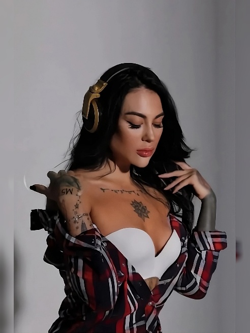 Модный, московский DJ, TOP 100 России и СНГ,  TOP 100 Maxim и Playboy 🔝Итальянские и арабские корни ✨