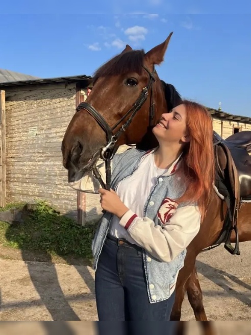 БОЛЬШЕ ОТЗЫВОВ НА ДРУГИХ АНКЕТАХ
Девочка с искоркой в глазах😌
Начала вести тг канал!