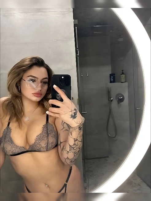 Заставлю твои коленки дрожать от моего минета👸
Мастер спорта по горловому😮😋😛