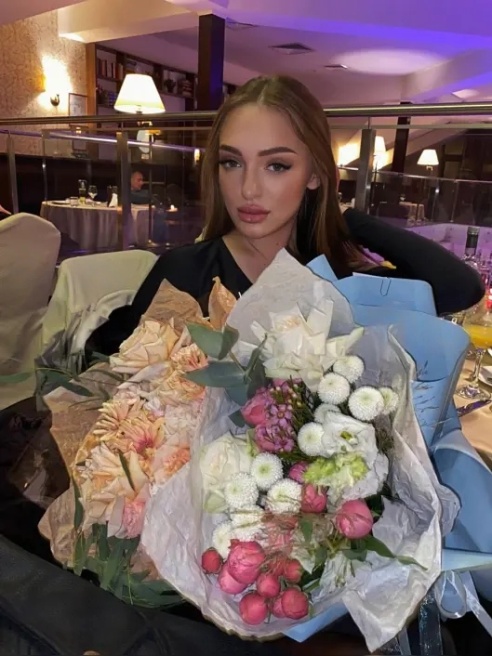 Меня зовут Таня, я недавно на этом сайте. Активно занимаюсь спортом и поддерживаю идеальную спортивную 🍑 фигуру
