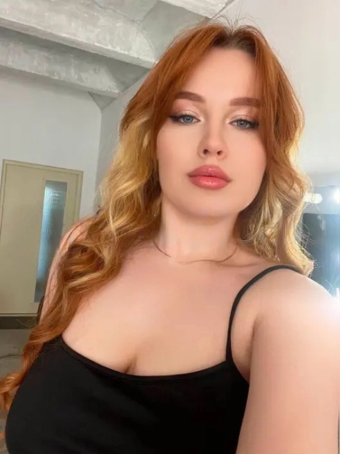 Я очень сексапильная рыжая девочка и мокренькая)